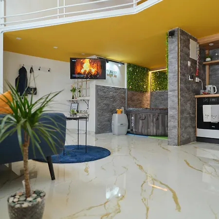 - Jacuzzi - Tvrdava *