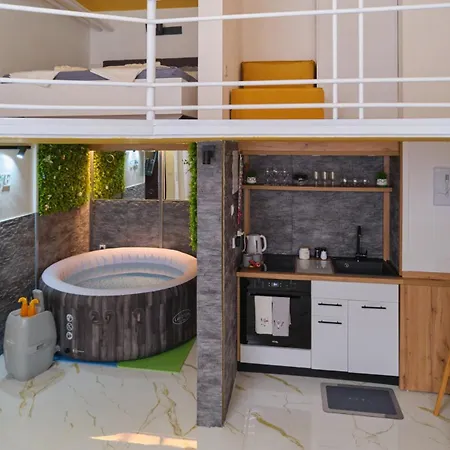 - Jacuzzi - Tvrdava *