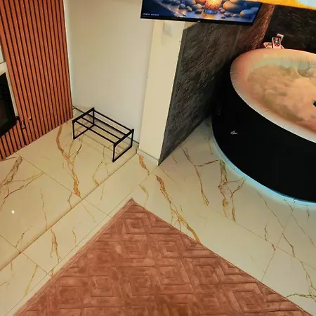 - Jacuzzi - Tvrdava 公寓